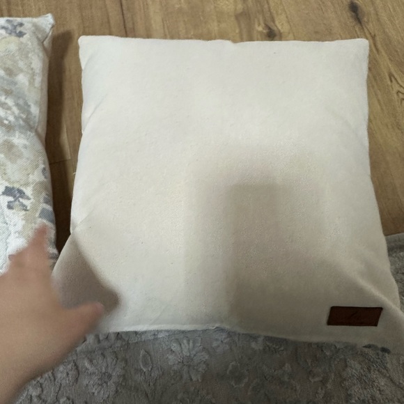 Set of 2 throw pillows - Picture 3 of 5